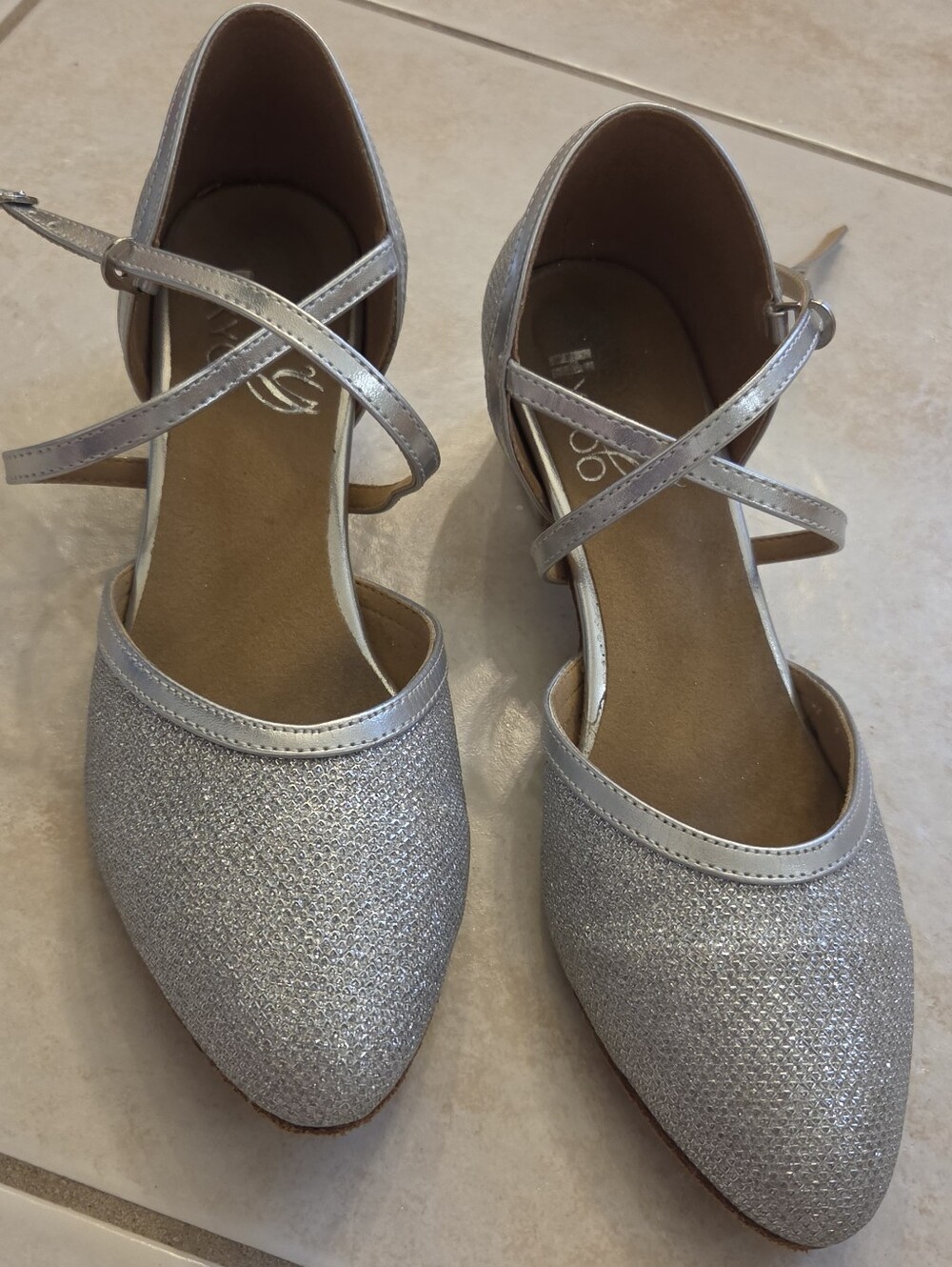 Hxyoo Dance Latin/ Ballroom Silver Glitter Pointed Flat with Cross-Strap